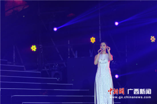 陈永馨演唱歌曲《萤火虫》《你不知道的事》