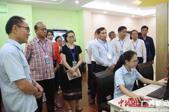 老挝检察代表团到钦州考察青少年法制教育基地