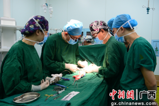 广西国际壮医医院为8患儿解决“后顾之忧”