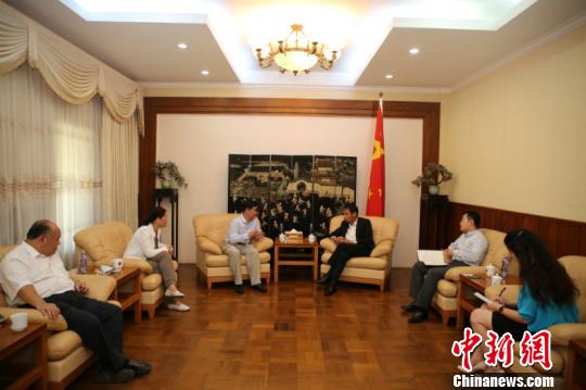 广西侨办主任拜访中国驻缅甸大使馆 调研侨情